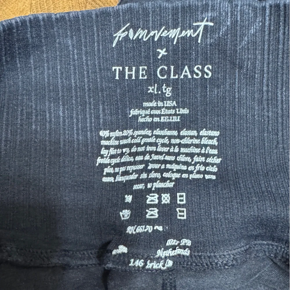 Flawed - NWOT - Free People Movement High-Rise‎ Good Karma Cropped Leggings - Picture 5 of 5